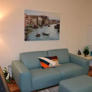 **** Hotel Duke Furnished Canada